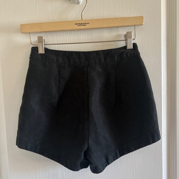 Hollister black size 00 floral shorts - Picture 2 of 6